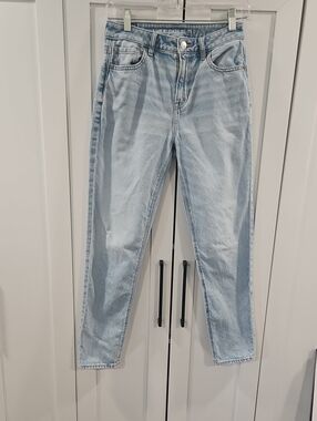 American Eagle Outfitters Light Wash High-Rise Women's Jeans. Size 2. L